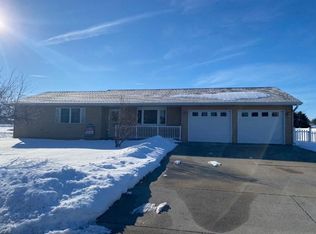 409 S Shore Dr, Hastings, NE 68901