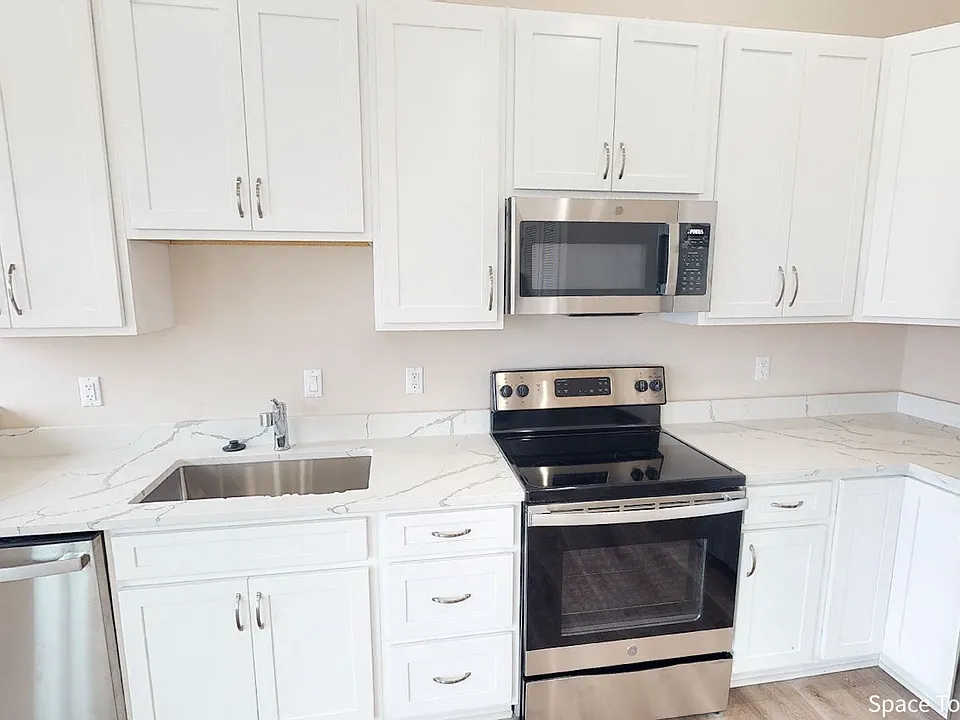 917 Sheridan St NW #403