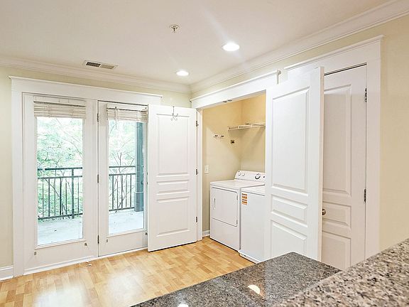 3rd image of 1850 Candlewood Ct Unit 205
