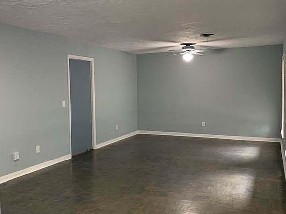 4th image of 702 Persimmon Dr