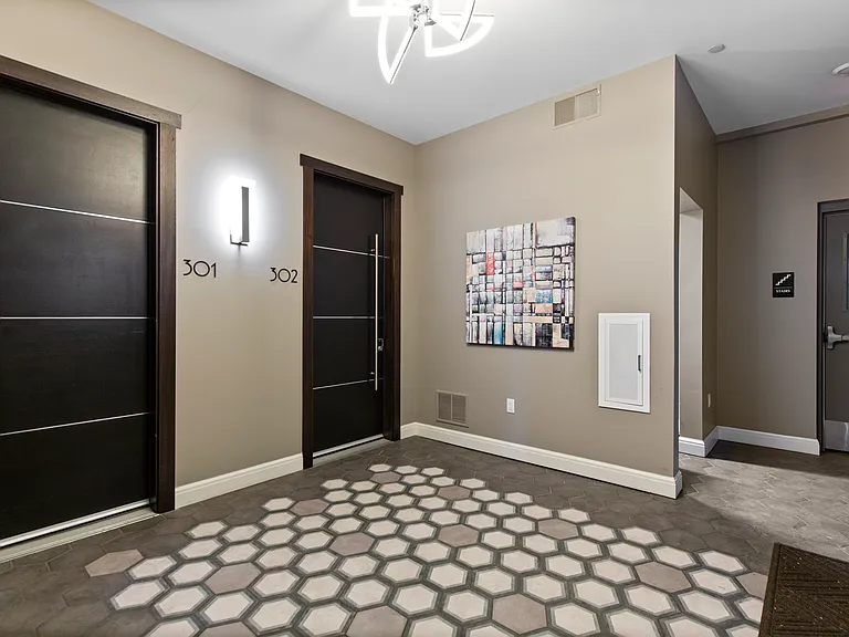 438 Selden St #302 — Photo 19