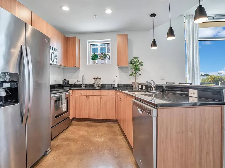 525 E Jackson St #301 — Photo 32