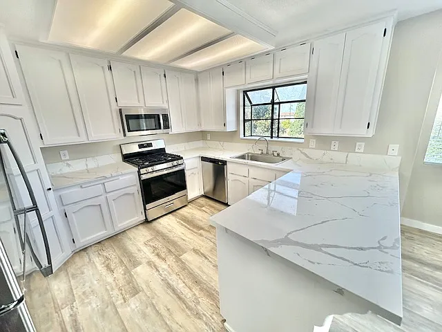 564 Florence St #8 — Photo 8