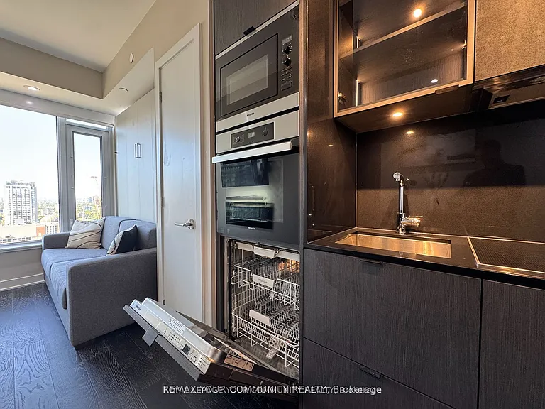 11 Yorkville Ave #2114 — Photo 5