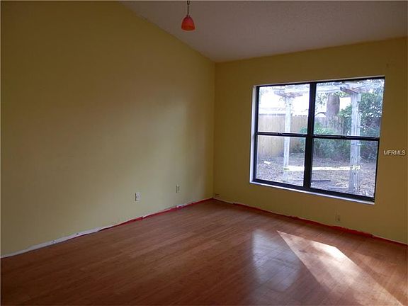 4th image of 102 Bristol Cir