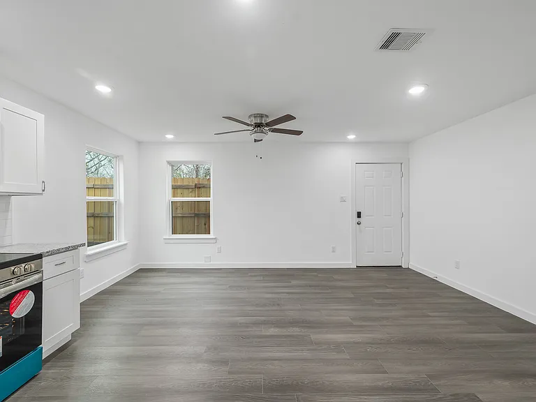 7413 Shotwell St #B — Photo 5