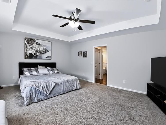 3rd image of 105 Shadowbrook Way