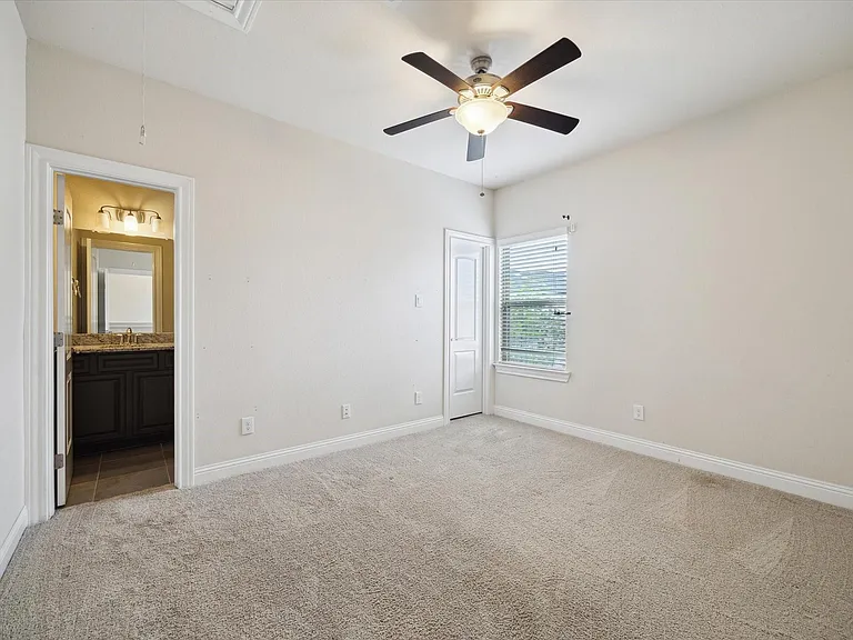 6013 Kansas St #B — Photo 25