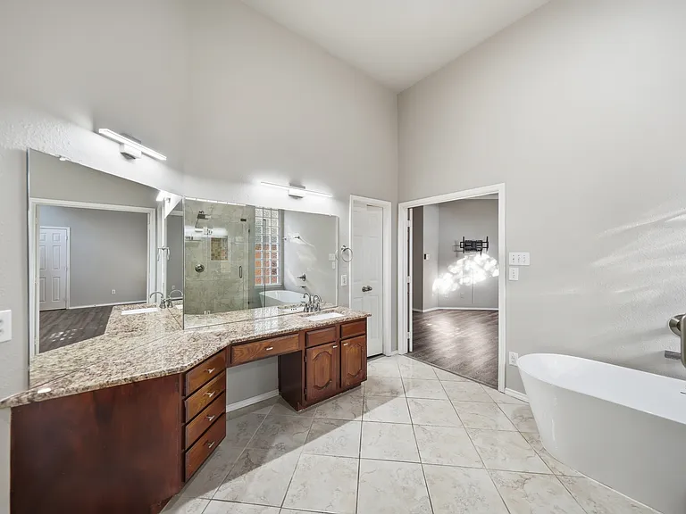 2416 McCarran Dr — Photo 37