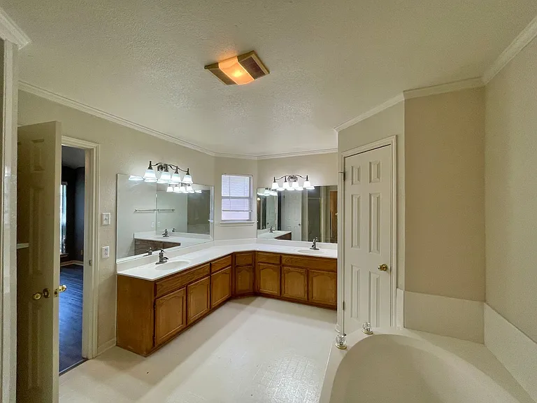 2404 Southport Dr — Photo 21
