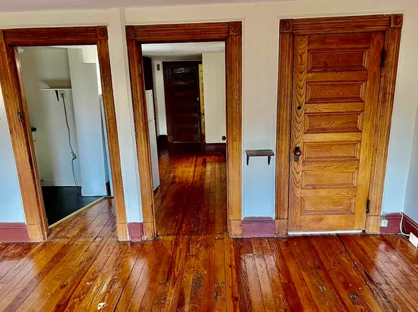 827 Carroll Street image 7 of 9