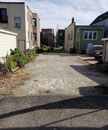 4th image of 3106 W Diversey Ave