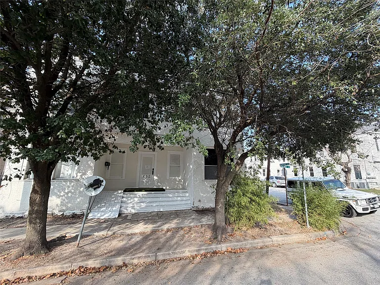 402 Hyde Park Blvd #1 — Photo 37