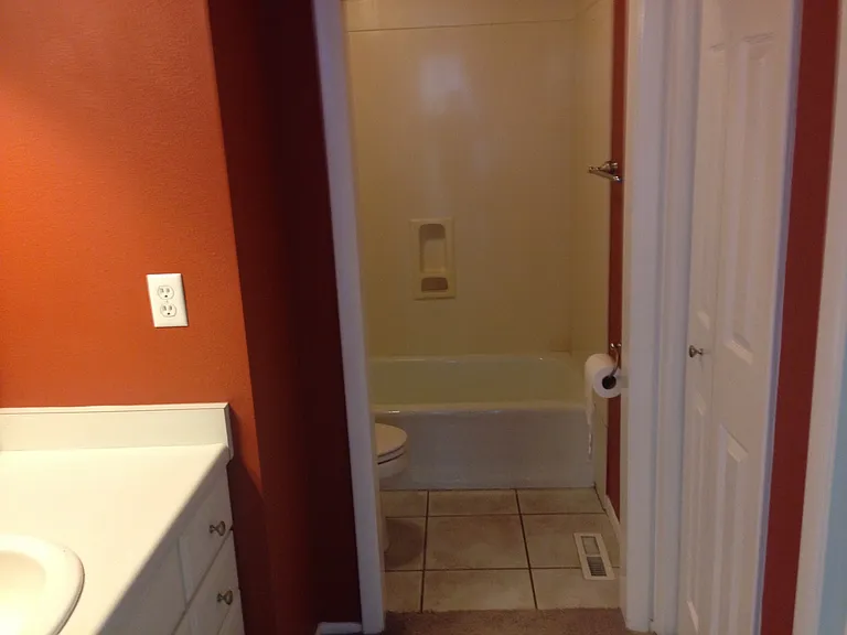 1639 E Saint Charles Pl — Photo 7