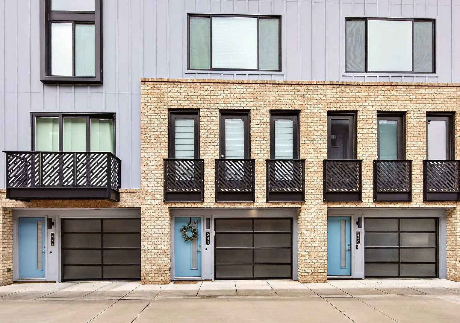 Ready to move into this beautifully maintained townhome with an attached garage in the heart of S... — Photo 1