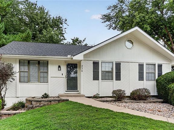 2nd image of 228 Richfield Ct