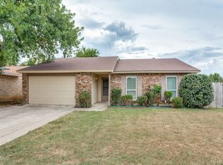 7100 Harwick Ln, North Richland Hills, TX 76182