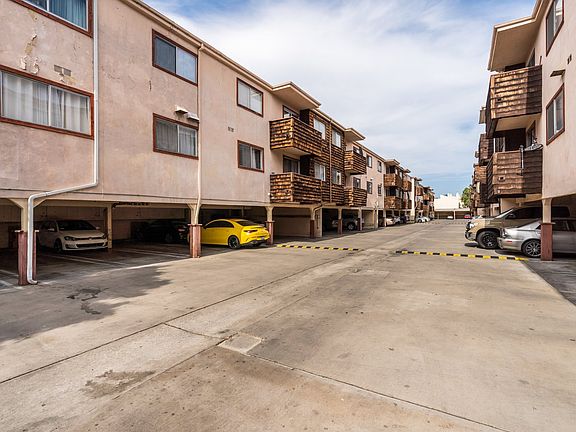 5th image of 5414 Newcastle Ave APT 24
