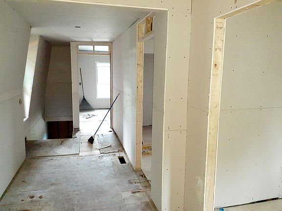 3rd image of 1945 W Broad St #47
