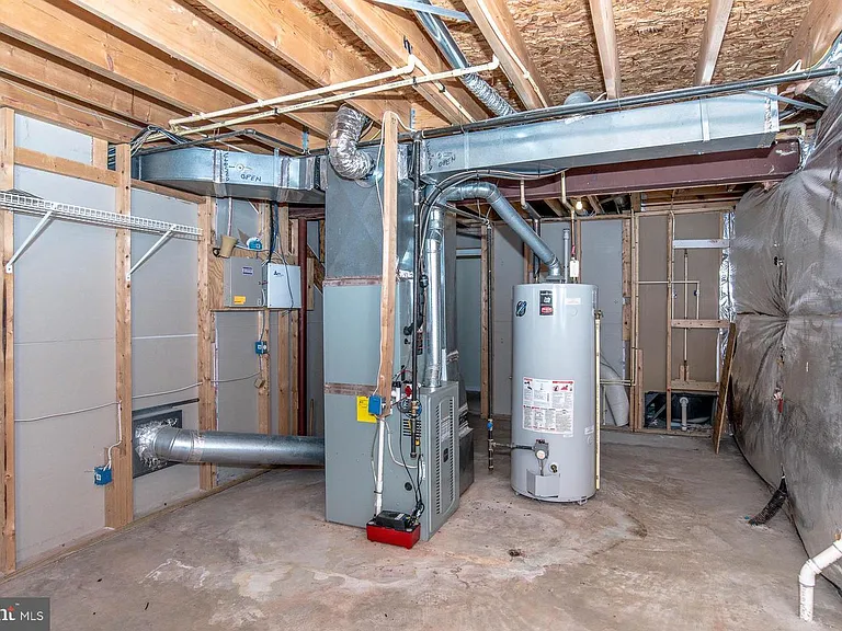 8004 Towering Oak Way — Photo 16