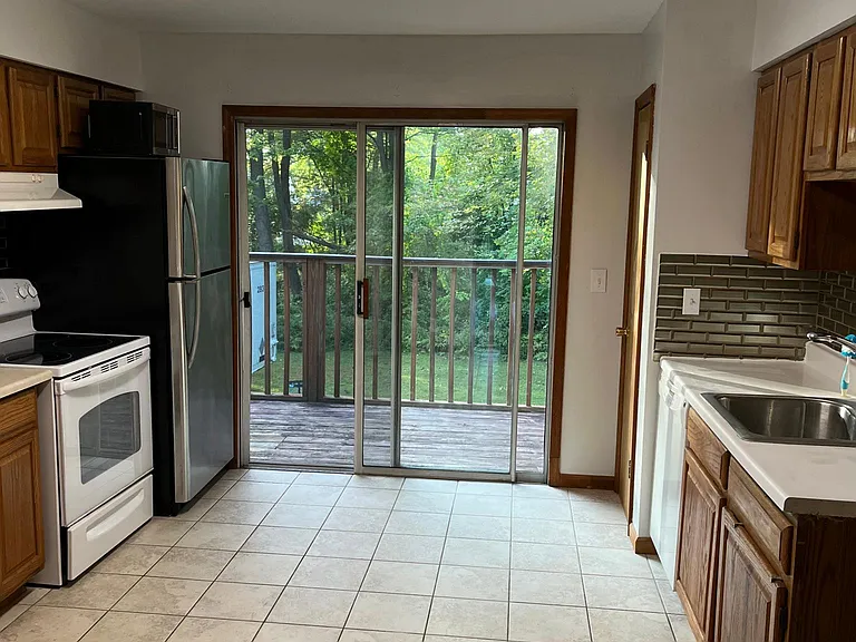 34 Whitney Pl #4 — Photo 12