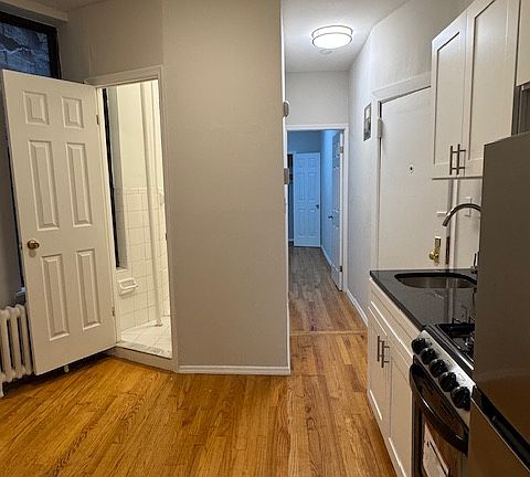 2nd image of 98 Charlton St APT 14