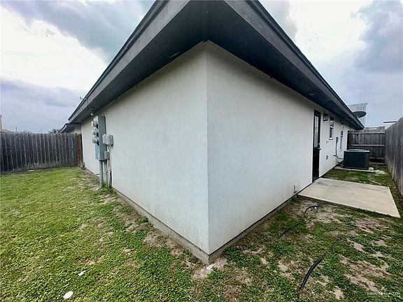 5th image of 205 Teak Dr APT 4