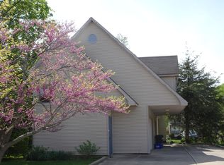 318 S Prairie St #3, Champaign, IL 61820
