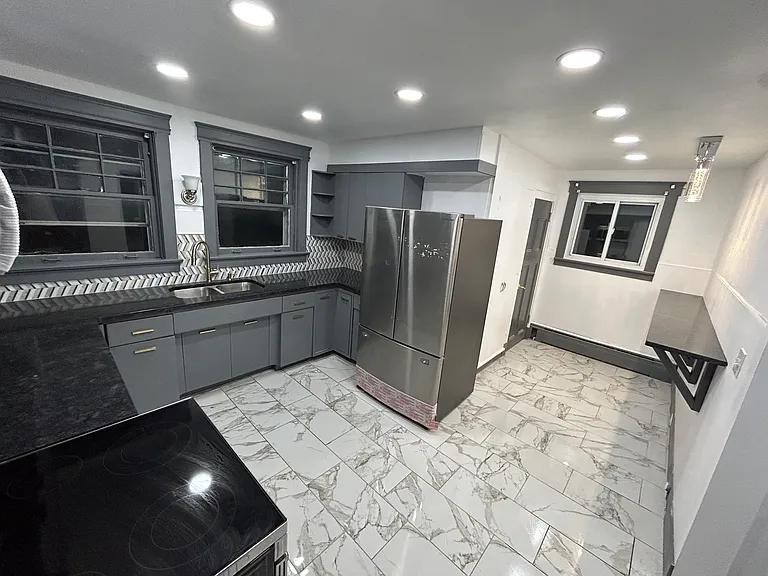 142 Oak St #R — Photo 3