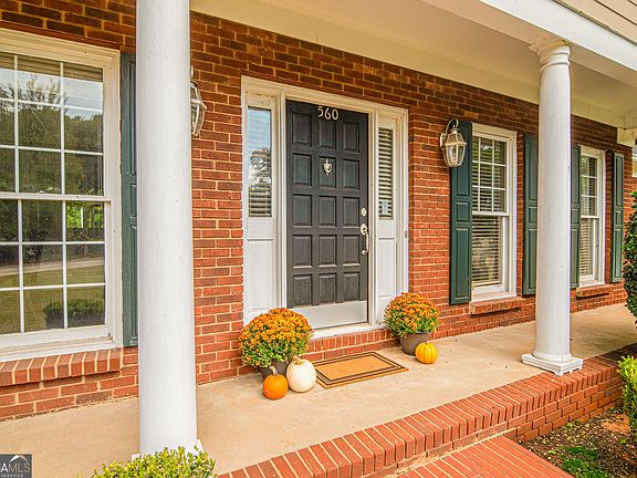 5th image of 560 Saddle Crest Dr