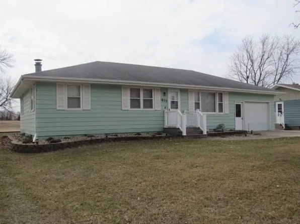 1823 S Shore Dr, Worthington, MN 56187