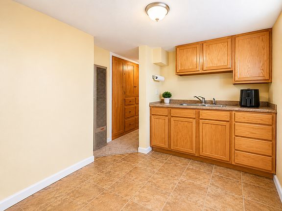 2nd image of 21 Grand Ave #Basement