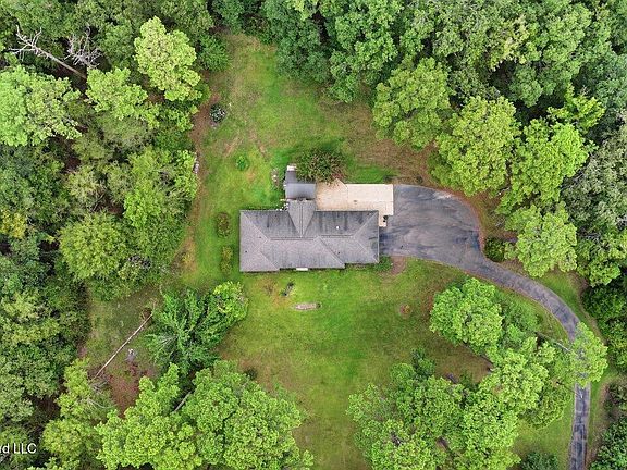 5th image of 932 White Rd