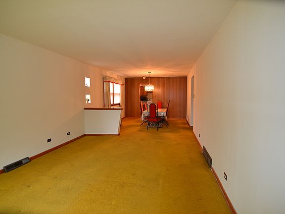 2nd image of 9342 S Oglesby Ave