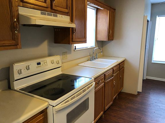 3rd image of 415 1st St