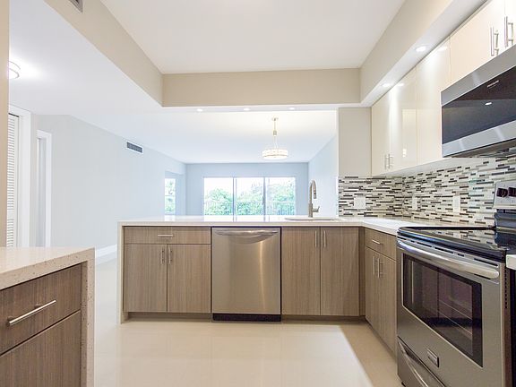 4th image of 3050 N Palm Aire Dr APT 310