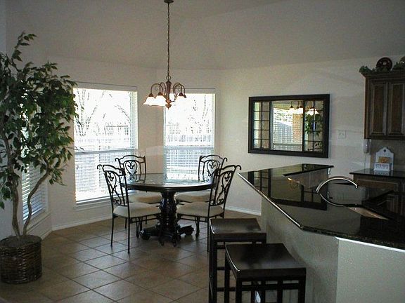5th image of 2217 Park Hurst Dr