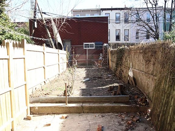 5th image of 418 Suydam St APT 1R