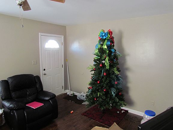 2nd image of 1818 Chesterfield Drive North