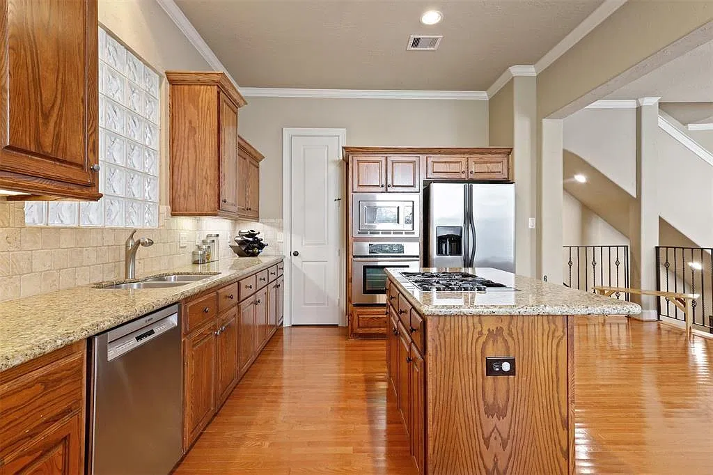 3 bed, 3.5 bath, 2130 sqft, $2,900 — Photo 4