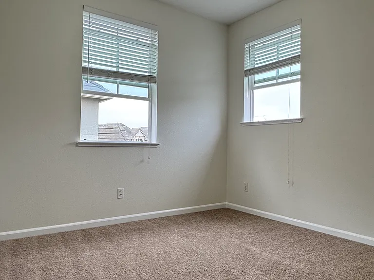 1195 Westbury Dr — Photo 22