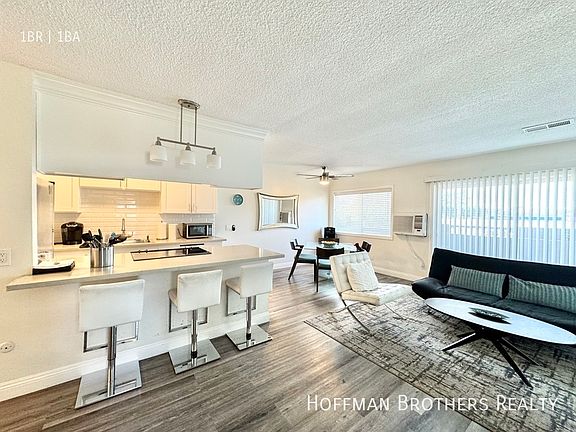 3rd image of 1623 Victory Blvd #8A