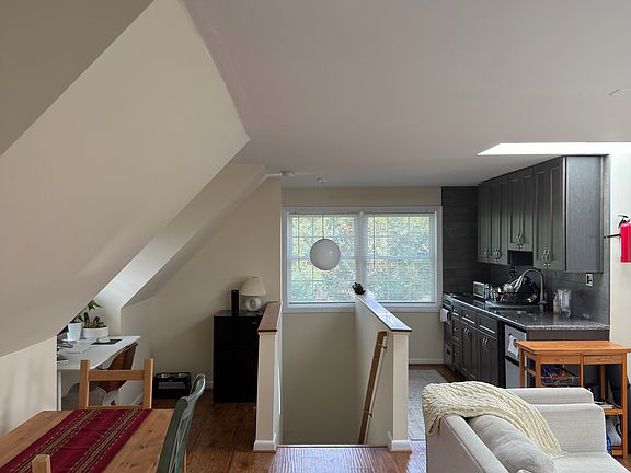 5th image of 631 Oak St