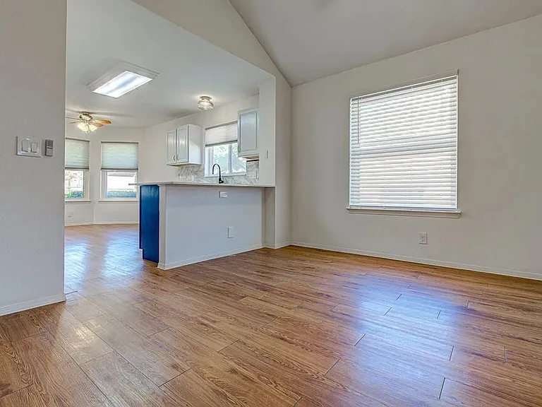 13113 Rochester Ln — Photo 6
