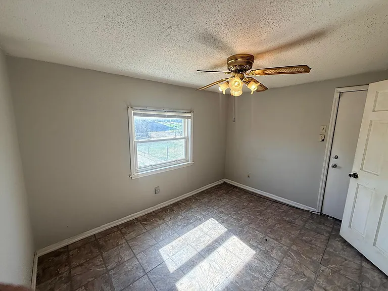 6148 Laura Ave — Photo 36