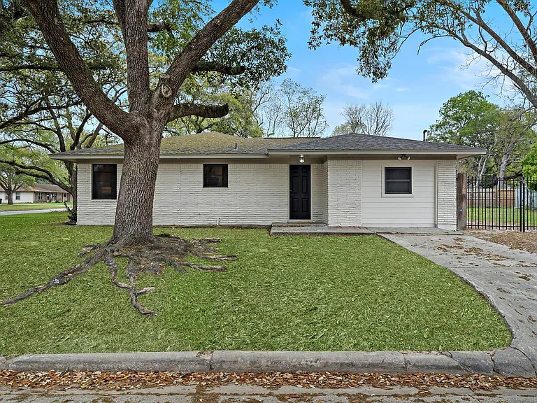 1606 E Fayle St — Photo 3