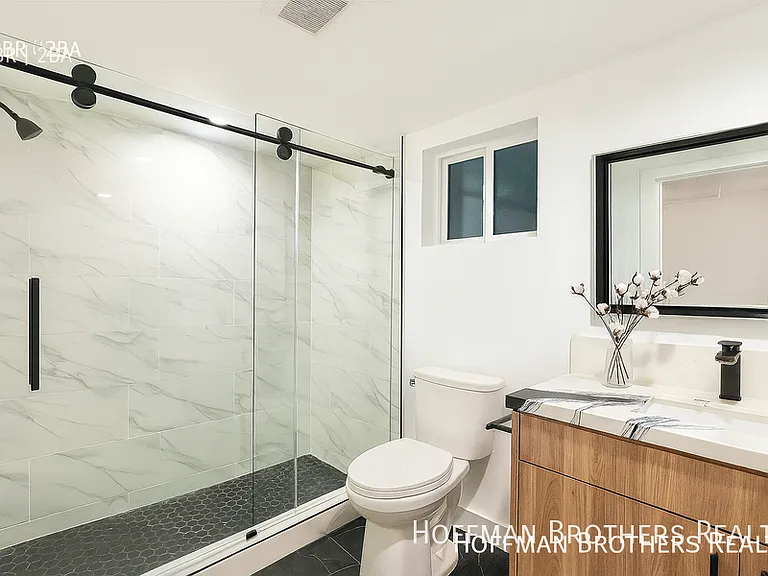 4512 1/4 Saint Elmo Dr — Photo 1