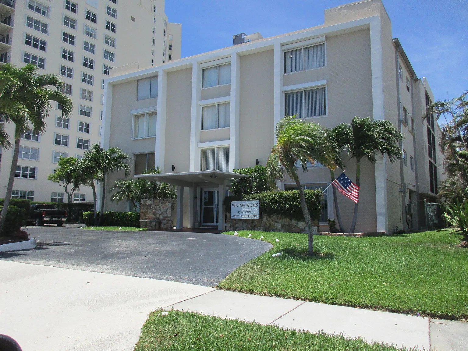 2 bed, 2.0 bath, 920 sqft, $2,800 — Photo 1
