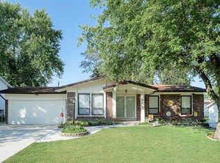 2328 La Cuesta Dr, Florissant, MO 63031