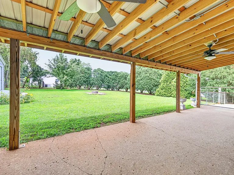 2504 Angelyn Dr — Photo 29